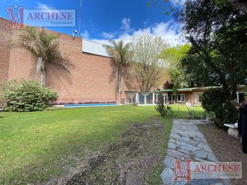 Casa con gran lote en venta en Villa Gobernador Udaondo - Ituzaingó