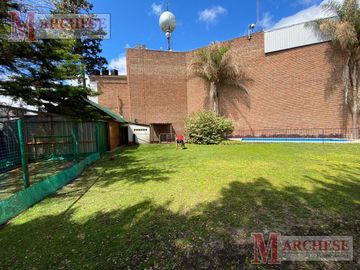 Casa con gran lote en venta en Villa Gobernador Udaondo - Ituzaingó