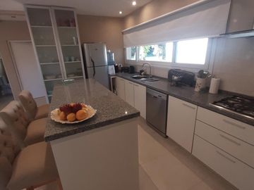 Venta de casa 4 ambientes en Barrio Costa Esmeralda