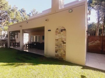 Venta de casa 4 ambientes en Barrio Costa Esmeralda