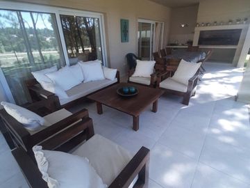 Venta de casa 4 ambientes en Barrio Costa Esmeralda