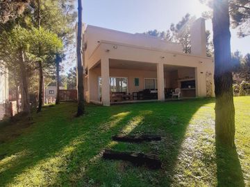 Venta de casa 4 ambientes en Barrio Costa Esmeralda