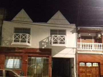 Departamento en venta - 2 dormitorios 1 baño - 86mts2 - Crucecita