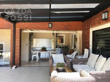 Importante propiedad en Saint Thomas Norte, sobre doble lote con vistas inigualables.