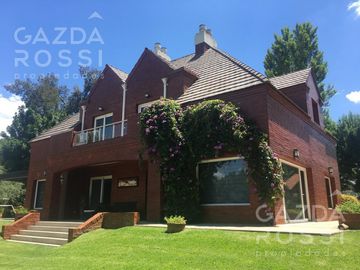 Importante propiedad en Saint Thomas Norte, sobre doble lote con vistas inigualables.