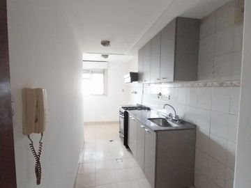 Departamento en  venta 2 dormitorios + escritorio en Salta al 400