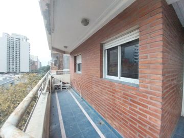 Departamento en  venta 2 dormitorios + escritorio en Salta al 400
