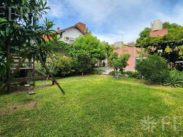 Venta casa 4 ambientes con amplio fondo libre en Quilmes