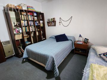 Venta casa 4 ambientes con amplio fondo libre en Quilmes
