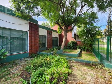 Venta casa 4 ambientes con amplio fondo libre en Quilmes