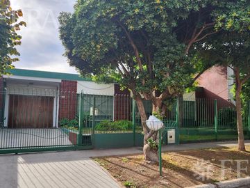 Venta casa 4 ambientes con amplio fondo libre en Quilmes