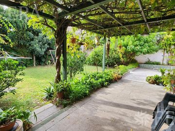 Venta casa 4 ambientes con amplio fondo libre en Quilmes