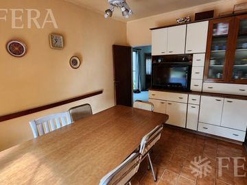 Venta casa 4 ambientes con amplio fondo libre en Quilmes