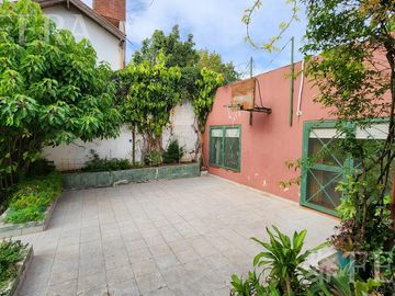 Venta casa 4 ambientes con amplio fondo libre en Quilmes