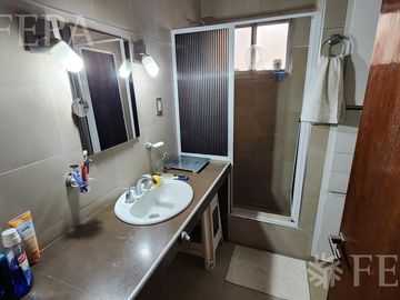 Venta casa 4 ambientes con amplio fondo libre en Quilmes