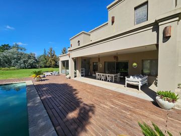 Venta, Casa, 4 ambientes, Pileta, Cochera, Dependencia, Casuarinas del Pilar, Villa Rosa, Pilar.
