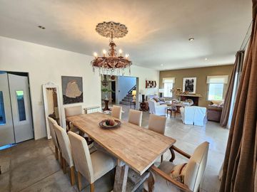 Venta, Casa, 4 ambientes, Pileta, Cochera, Dependencia, Casuarinas del Pilar, Villa Rosa, Pilar.