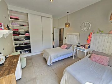 Venta, Casa, 4 ambientes, Pileta, Cochera, Dependencia, Casuarinas del Pilar, Villa Rosa, Pilar.
