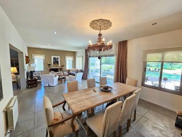 Venta, Casa, 4 ambientes, Pileta, Cochera, Dependencia, Casuarinas del Pilar, Villa Rosa, Pilar.