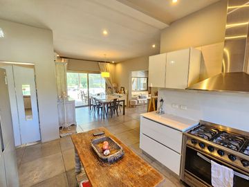 Venta, Casa, 4 ambientes, Pileta, Cochera, Dependencia, Casuarinas del Pilar, Villa Rosa, Pilar.