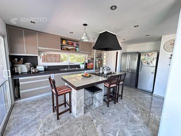 CASA EN VENTA EN EL CANTON AL AGUA- MAROTO PROPIEDADES -