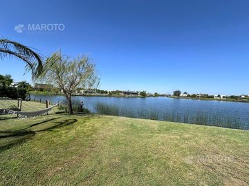 CASA EN VENTA EN EL CANTON AL AGUA- MAROTO PROPIEDADES -