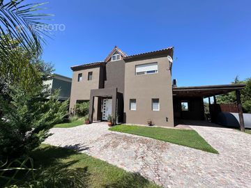 CASA EN VENTA EN EL CANTON AL AGUA- MAROTO PROPIEDADES -