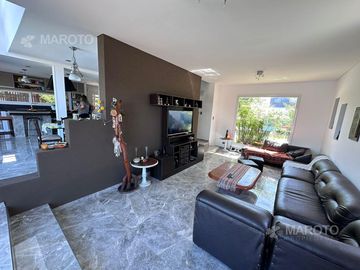 CASA EN VENTA EN EL CANTON AL AGUA- MAROTO PROPIEDADES -