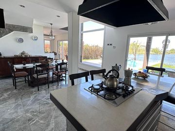 CASA EN VENTA EN EL CANTON AL AGUA- MAROTO PROPIEDADES -