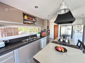 CASA EN VENTA EN EL CANTON AL AGUA- MAROTO PROPIEDADES -