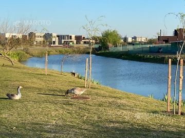CASA EN VENTA EN EL CANTON AL AGUA- MAROTO PROPIEDADES -