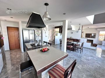 CASA EN VENTA EN EL CANTON AL AGUA- MAROTO PROPIEDADES -