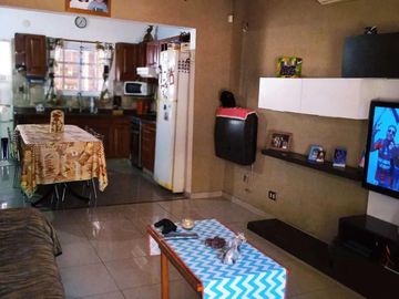 Casa en venta - 2 dormitorios 1 baño - 90mts2 - Berazategui