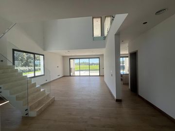 Casa en  Venta 4 dorm. al Río en el Yacht de Nordelta