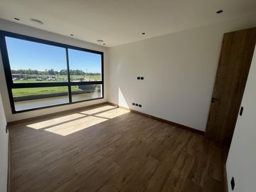 Casa en  Venta 4 dorm. al Río en el Yacht de Nordelta