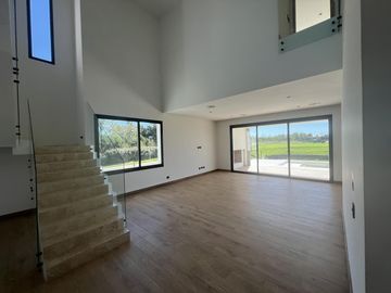 Casa en  Venta 4 dorm. al Río en el Yacht de Nordelta