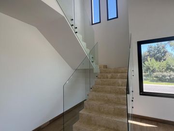 Casa en  Venta 4 dorm. al Río en el Yacht de Nordelta