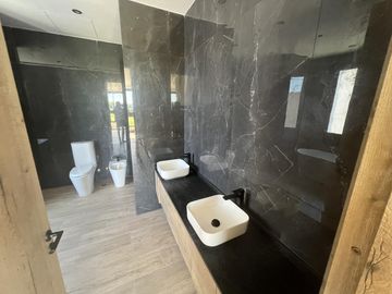 Casa en  Venta 4 dorm. al Río en el Yacht de Nordelta