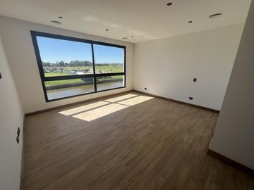 Casa en  Venta 4 dorm. al Río en el Yacht de Nordelta