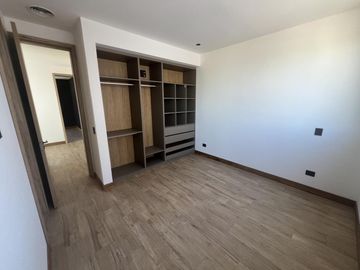 Casa en  Venta 4 dorm. al Río en el Yacht de Nordelta