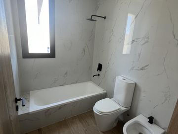 Casa en  Venta 4 dorm. al Río en el Yacht de Nordelta