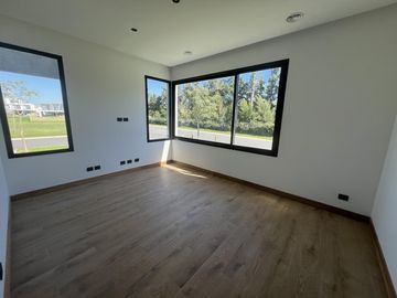 Casa en  Venta 4 dorm. al Río en el Yacht de Nordelta