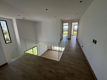 Casa en  Venta 4 dorm. al Río en el Yacht de Nordelta