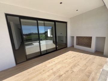 Casa en  Venta 4 dorm. al Río en el Yacht de Nordelta