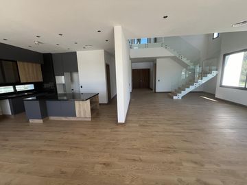 Casa en  Venta 4 dorm. al Río en el Yacht de Nordelta