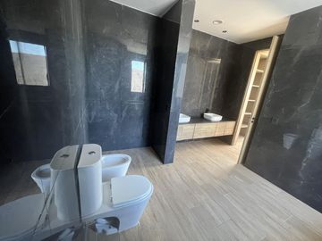 Casa en  Venta 4 dorm. al Río en el Yacht de Nordelta