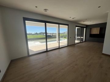 Casa en  Venta 4 dorm. al Río en el Yacht de Nordelta