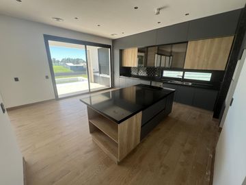 Casa en  Venta 4 dorm. al Río en el Yacht de Nordelta