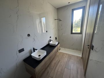 Casa en  Venta 4 dorm. al Río en el Yacht de Nordelta