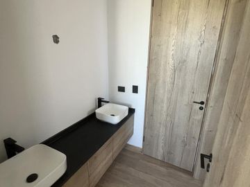 Casa en  Venta 4 dorm. al Río en el Yacht de Nordelta